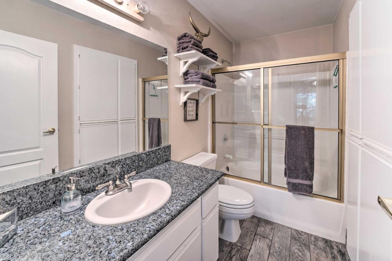Lake Havasu Condo With Pool Access 1 Block To Beach مدينة ليك هافاسو المظهر الخارجي الصورة