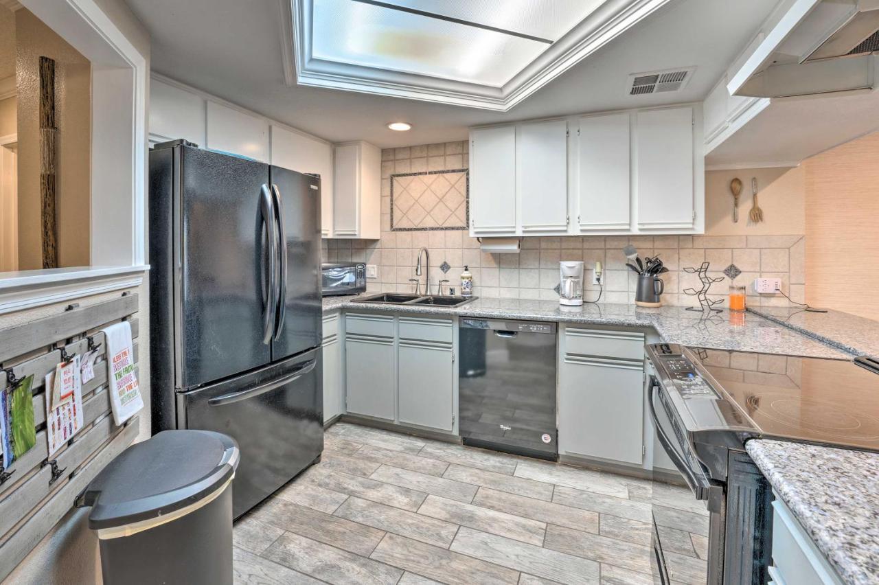 Lake Havasu Condo With Pool Access 1 Block To Beach مدينة ليك هافاسو المظهر الخارجي الصورة